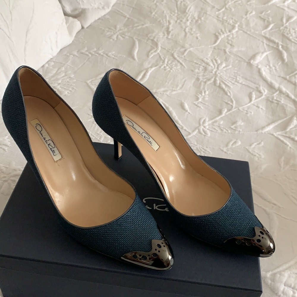 Brand New size 39 Oscar de la Renta blue pumps
